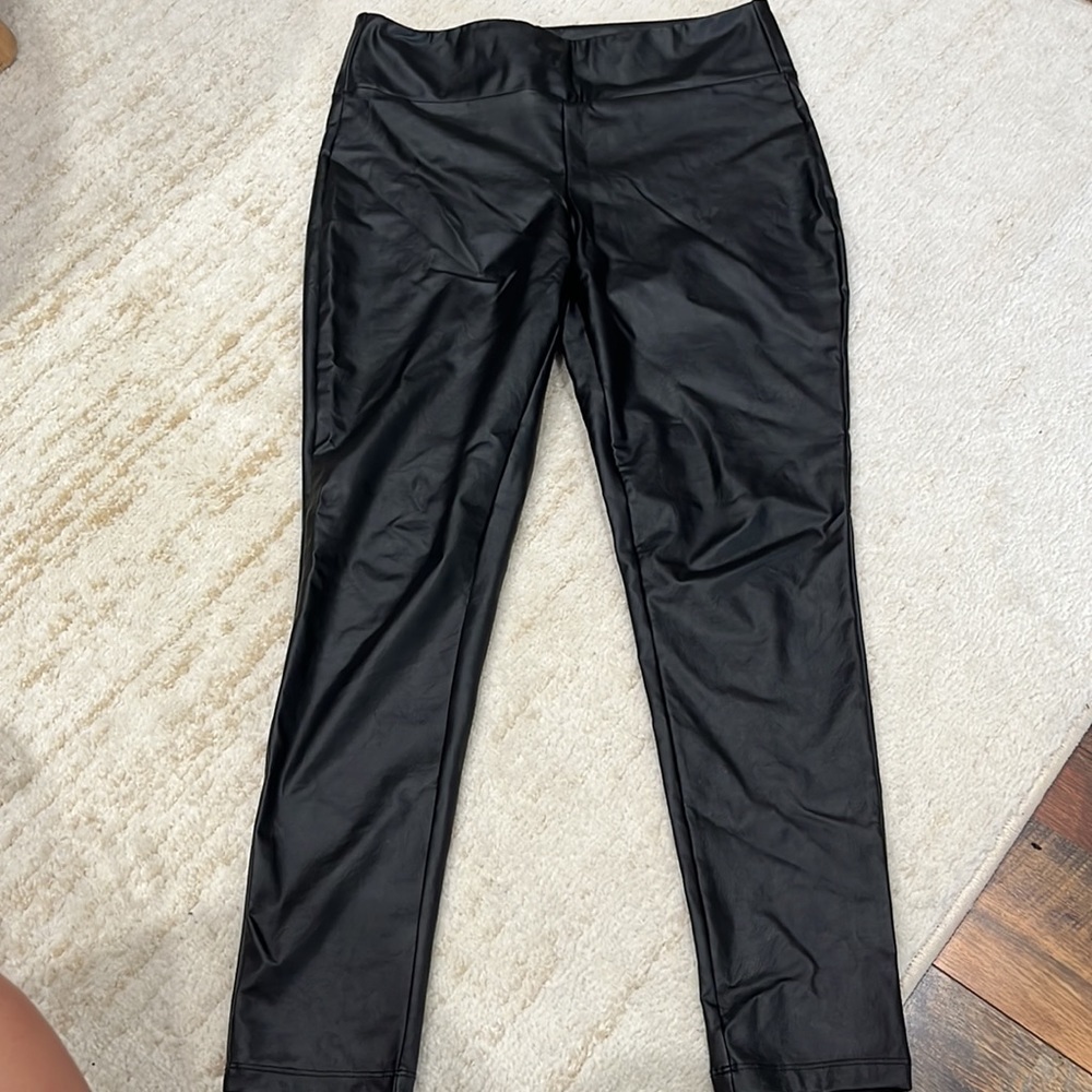 Kendall & Kylie Leather Leggings - Picture 3 of 3
